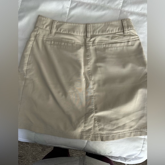 Slazenger Women’s size 0 Golf Skort in khaki - Picture 3 of 3